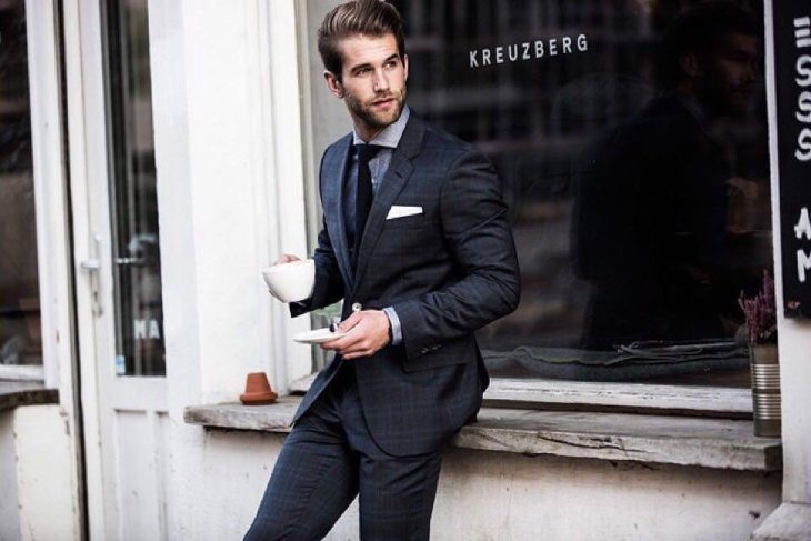 andre hamann con traje 