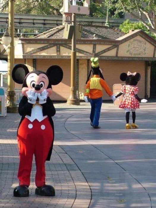 mickey mouse sorprendido