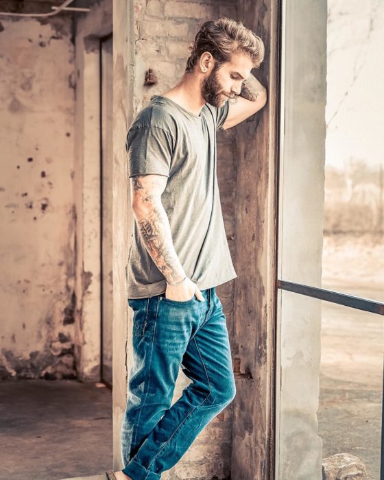 andre hamann camisa verde y jeans