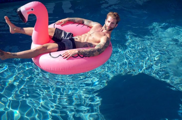 andre hamann modelo piscina flotando