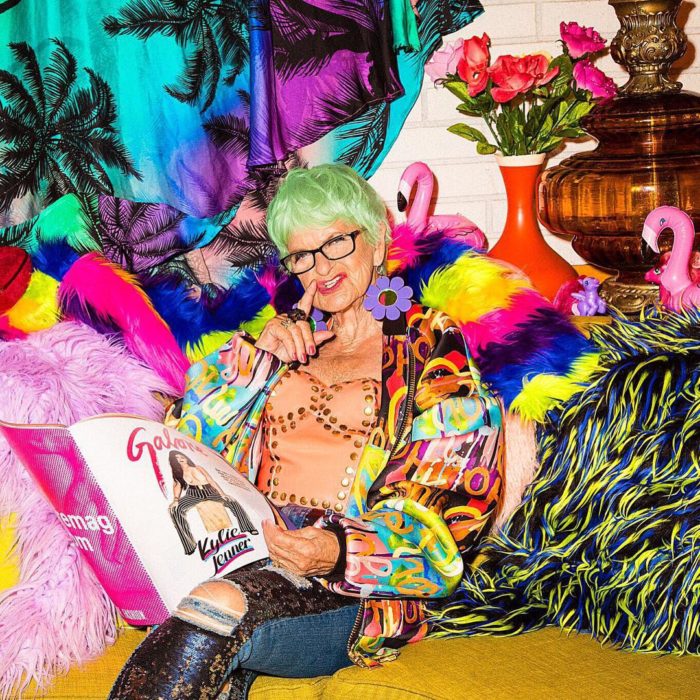 Baddie winkle posando para el calendario de la revista galore 