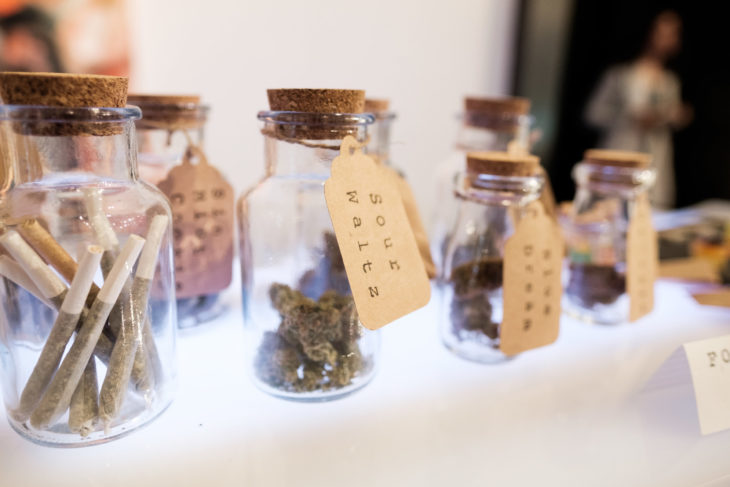 boda con una barra de cannabis para disfrutar de la fiesta 