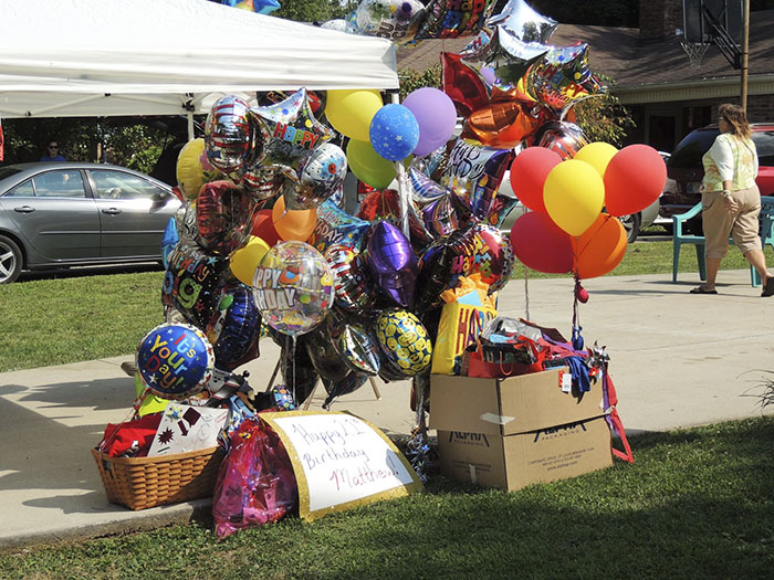 globos de helio de feliz cumpleaños