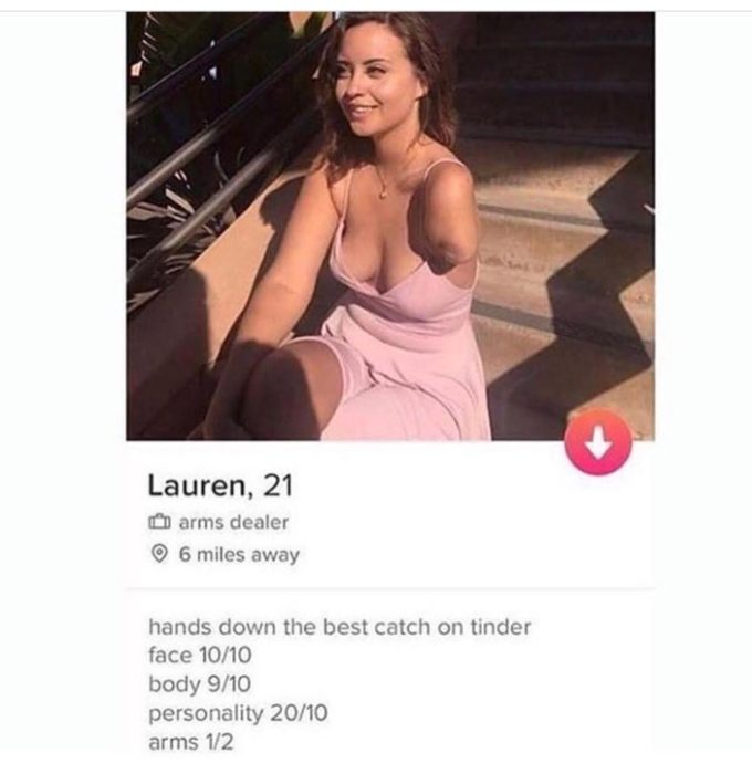 Perfil de tinder de una chica que perdió el brazo 