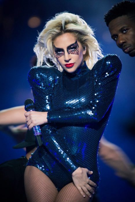 Lady gaga durante el concierto del super bowl 2017