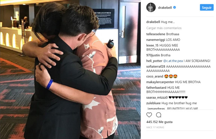 Drake y josh abrazandose y compartiendo la imagen en Instagram 