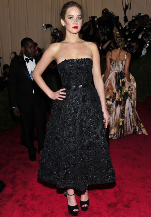 Jennifer Lawrence usando un vestido de Dior 