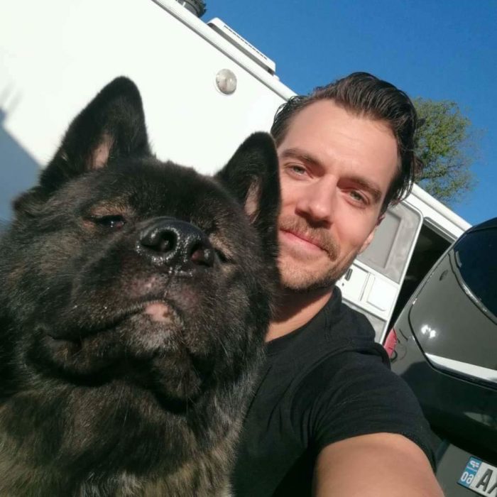 Henry Cavill y Kal-El selfie