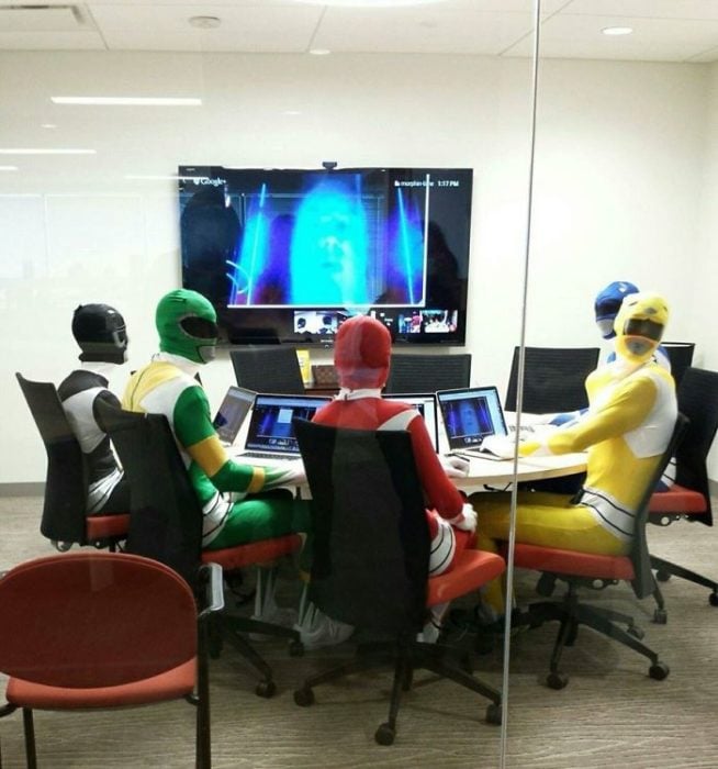 Power Rangers en la oficina 