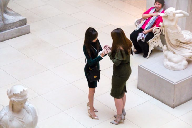 chicas proponiendo matrimonio 