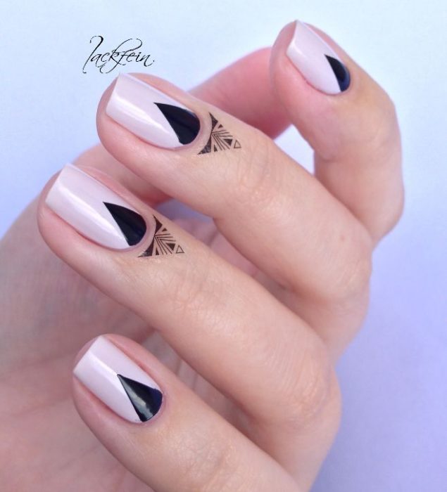 uñas pintadas rosa con negro 