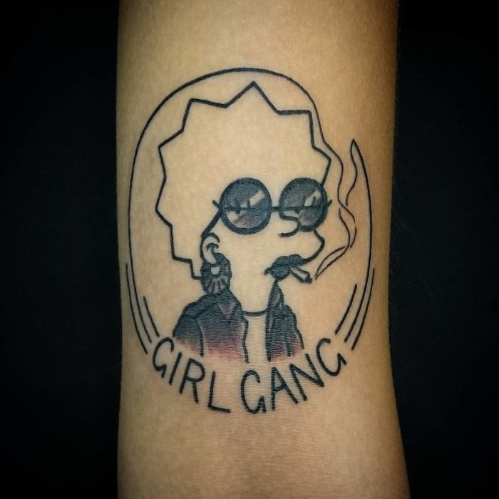 Tatuaje feminista de lisa simpson 