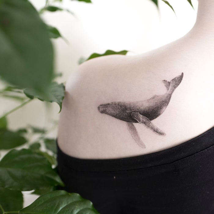tatuaje en forma de ballena 