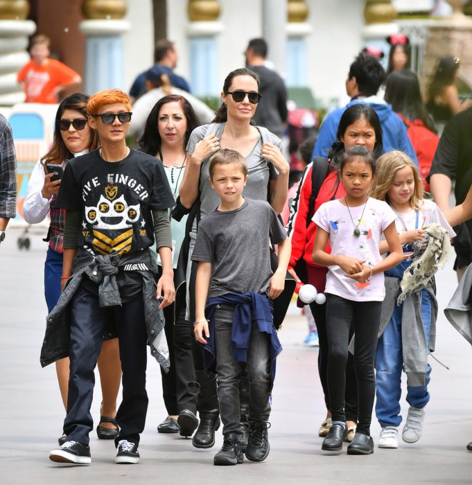 angelina jolie y sus hijos