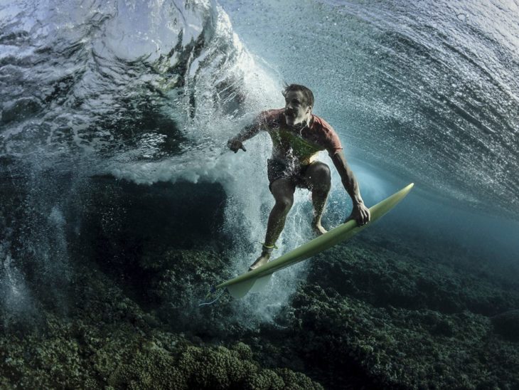 surfer en Fiji