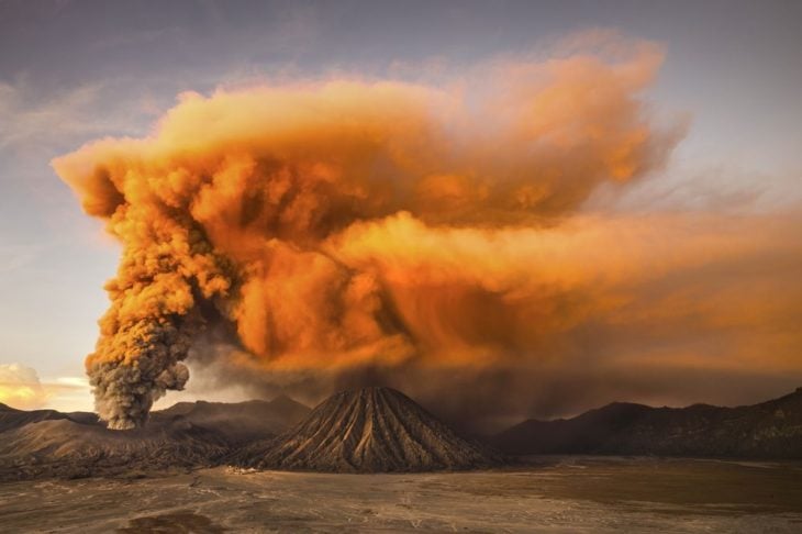 volcán en East Java, Indonesia