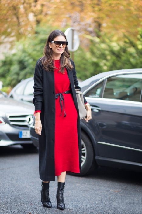 vestido midi rojo y cardigan 