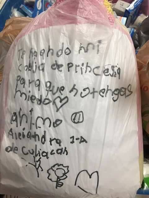 bolsa de plástico con cobija y nota 