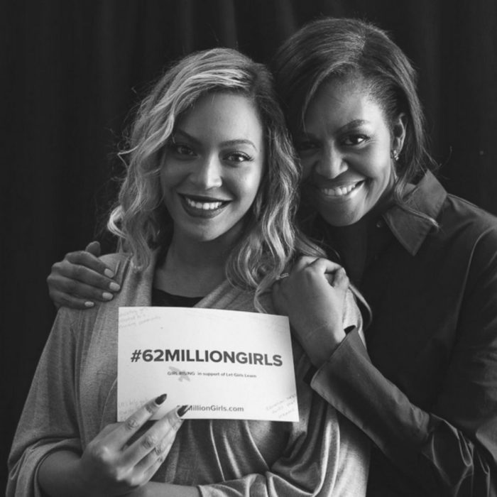 Michelle obama abrazando a Beyoncé 