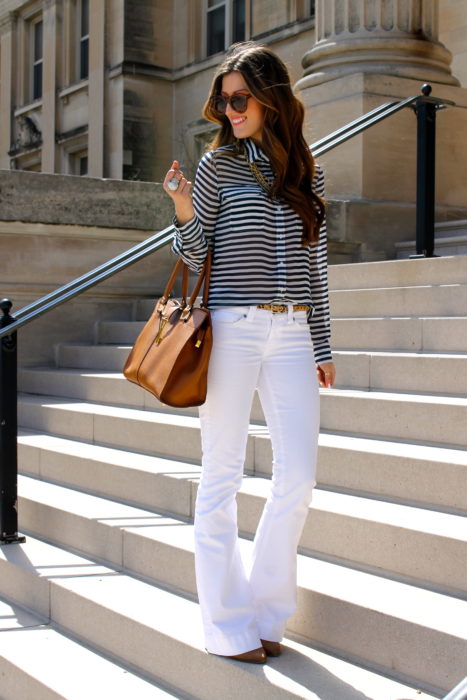 Chica usando un look con jeans blancos 