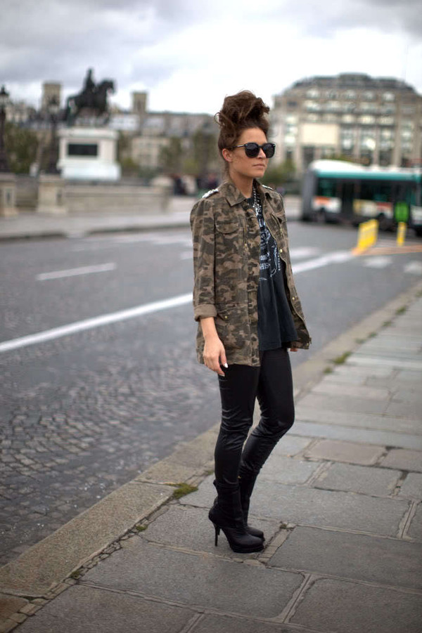 21 Outfits camuflaje que te harán lucir chic y fabulosa