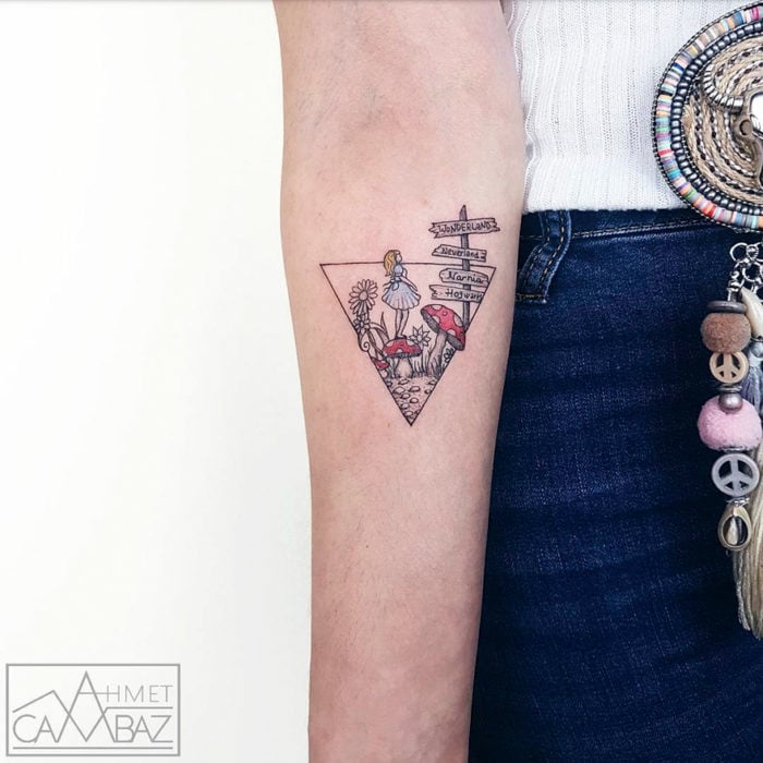 Tatuajes minimalistas que te recordarán tu a un cuento 