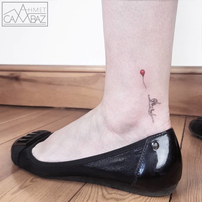 Tatuajes minimalistas que te recordarán tu a un cuento 