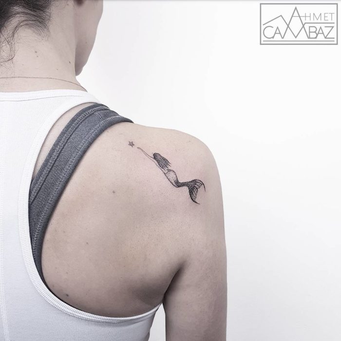 Tatuajes minimalistas que te recordarán tu a un cuento 