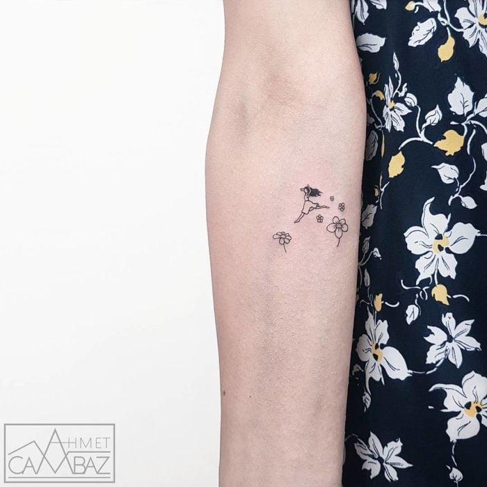 Tatuajes minimalistas que te recordarán tu a un cuento 