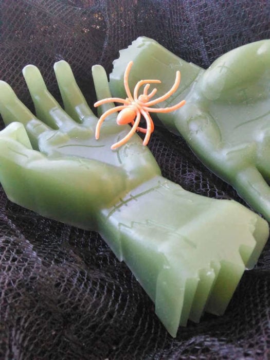 manos de Frankenstein color verde 