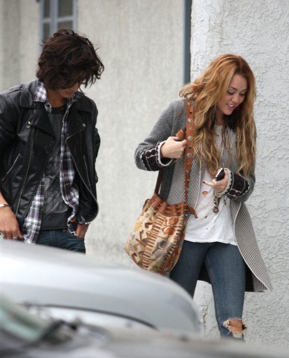 miley cyrus y avan jogia