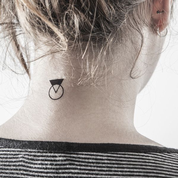 Tatuajes en el cuello simbolo alquimico