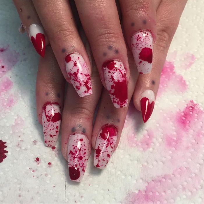 manicura sangrienta