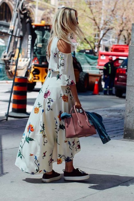 maxi vestido y tenis