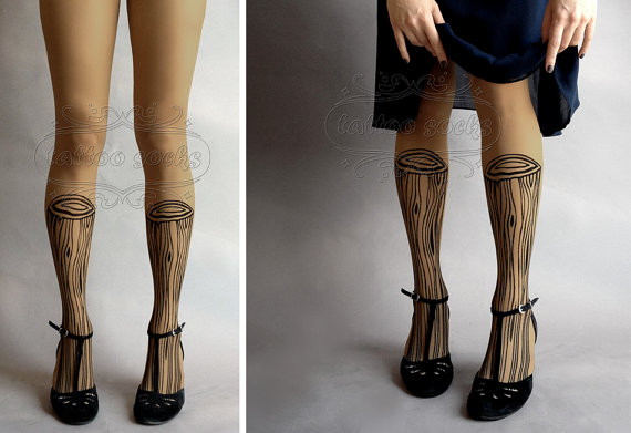 tatuaje de piernas de madera