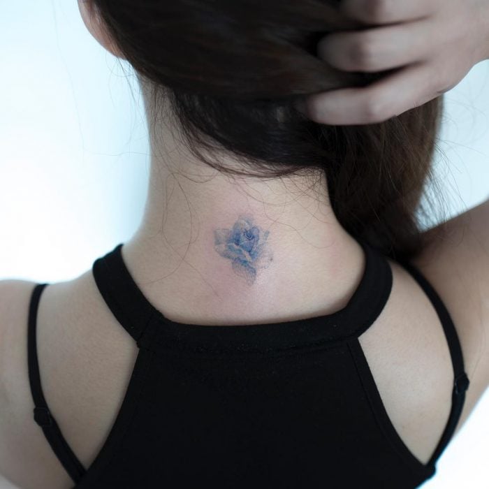 rosa azul tatuaje 