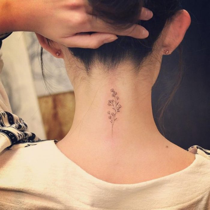 Tatuajes en el cuello