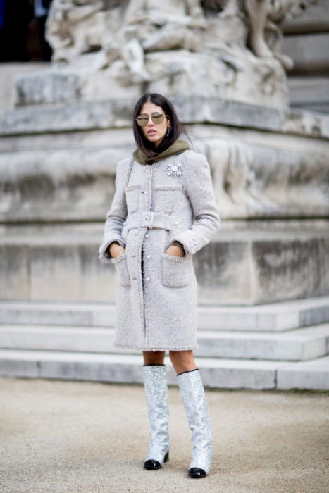 Botas con glitter de chanel presentadas en la semana de la moda en París 