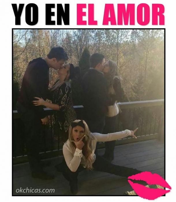 chica posando para una foto con sus amigos 