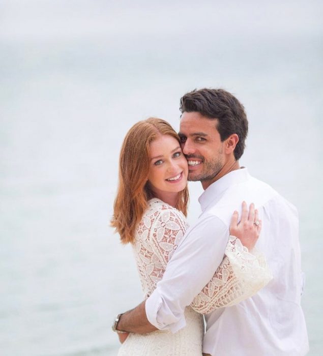 Modelo brasileña usando un vestido de novia de Dolce and gabanna el día de su boda