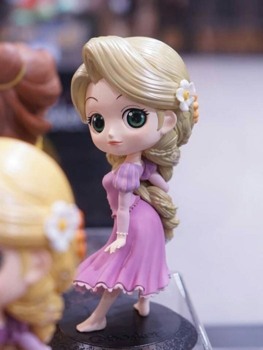 Muñeca de la princesa rapunzel