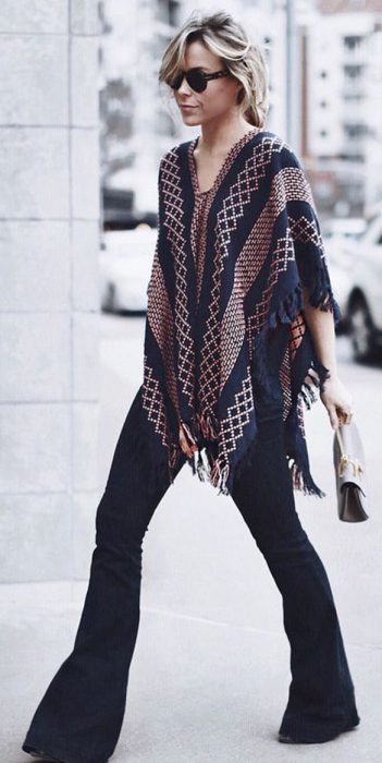 Outfits inspiración para usar un poncho en invierno 