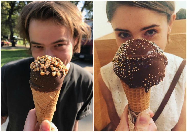 novios comiendo helado 