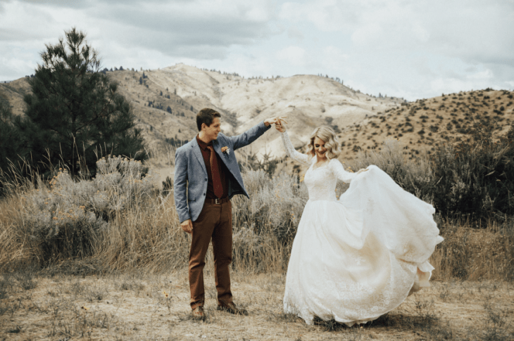 pareja de novios recién casados 