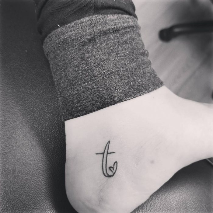 Tatuajes con iniciales que puedes hacerte con tu pareja 