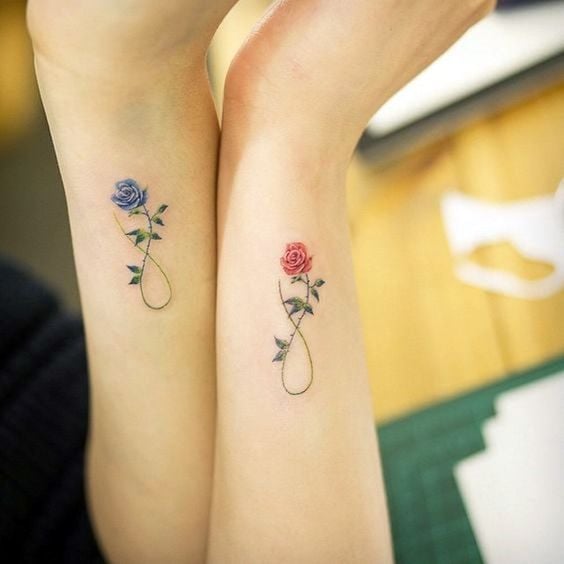 tatuajes de flores delicadas 