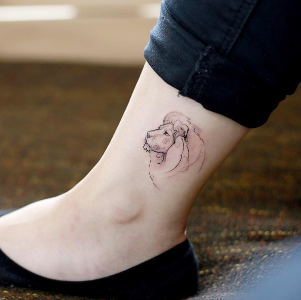 tatuaje de león en el tobillo 