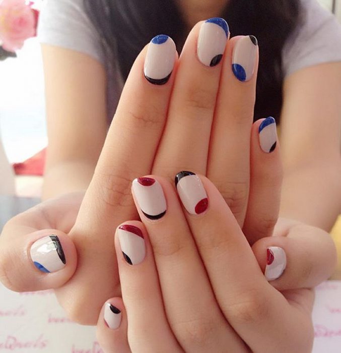 Uñas con diseños minimalistas 