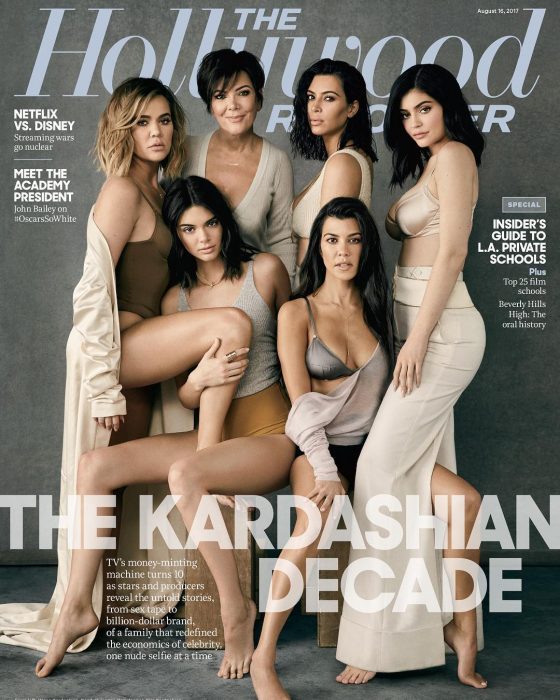 Bibliotecarios parodian la imagen de las kardashians en una revista de espectáculos 