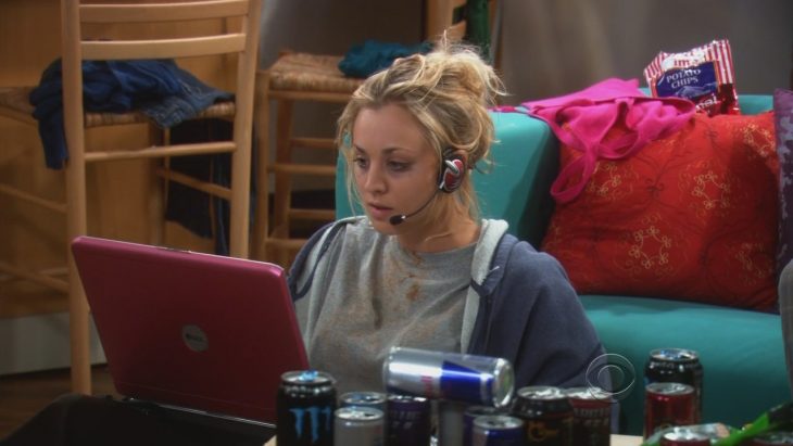 the big bang theory penny stalkeando